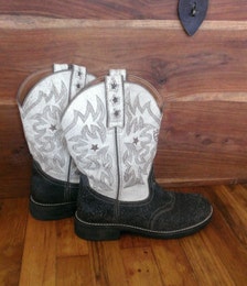 Ariat Black & White Women's Cowboy Boots size 9.5