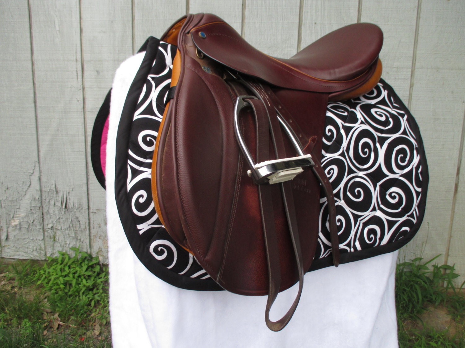 English AllPurpose Saddle Pad Black and White Scroll/Swirl