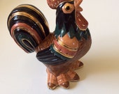 Rooster decor statue 4.50 inches (11.43 cm) tall! Accented in metallic gold! Country chic! Gorgeous high quality vintage rooster statue.