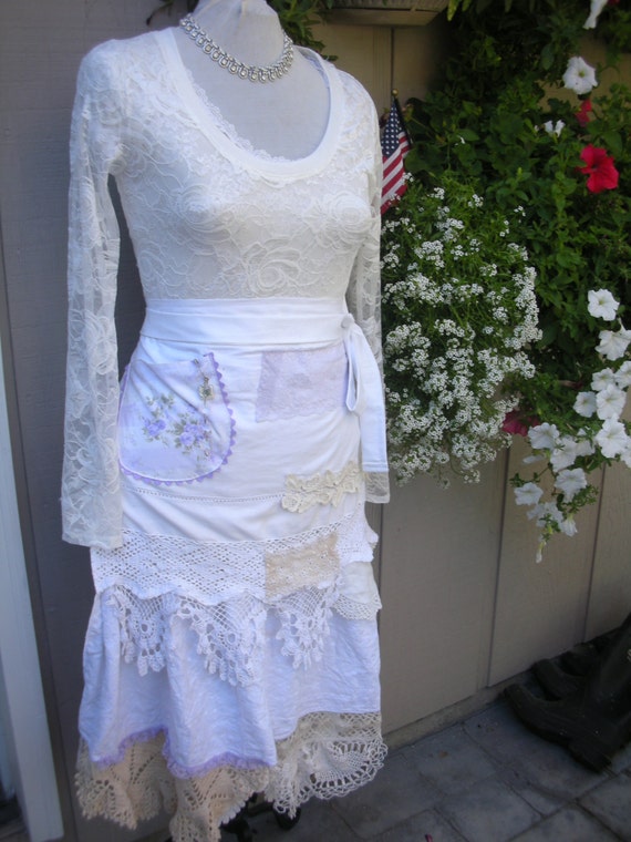 Womens Lace Aprons Lavender Lace  Aprons Handmade Bridal Aprons  Vintage Linen Aprons French FleaMarket Aprons Annies Attic Aprons