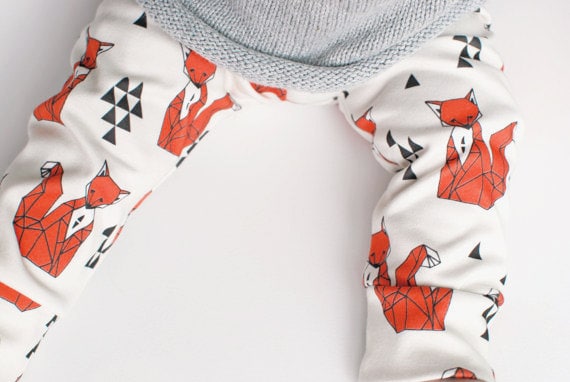 Organic baby leggings in geometric foxes