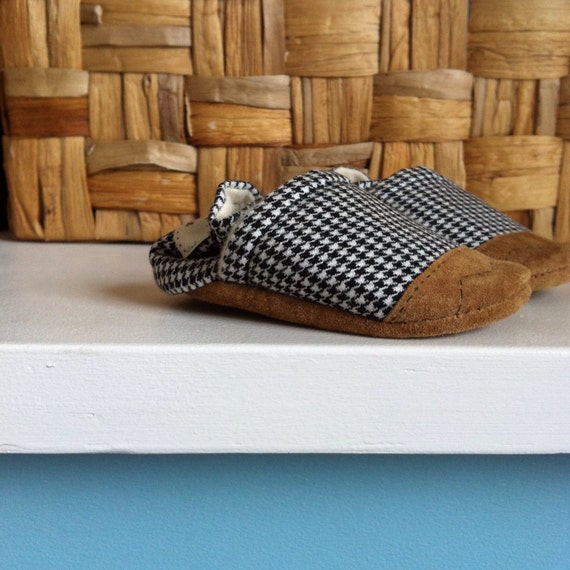 Soft Soled Baby Shoes, Baby Booties - Tiny Houndstooth 