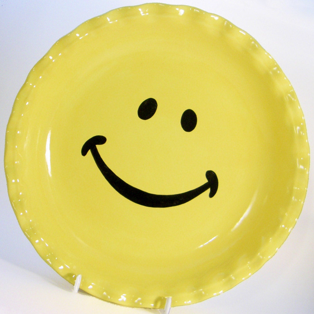 Smiley Face Pie Plate Happy Face Pie Plate Ceramic by ThePigPen