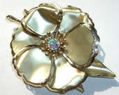 Vintage Brooch , Gold Tone Costume Jewelry , Flower Pin , Rhinestone