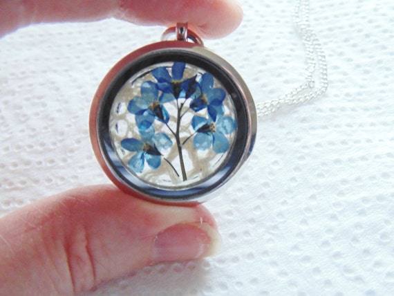 Forget me not locket with lace