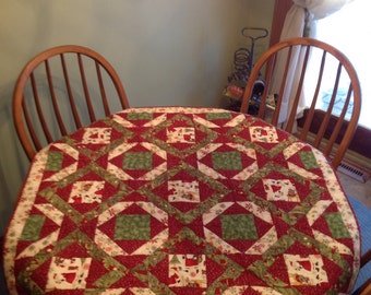 Quilted Christmas Table Topper