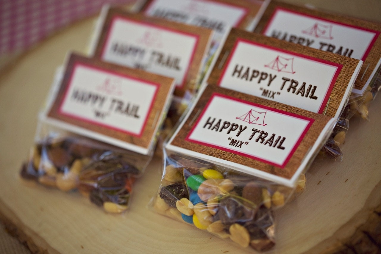 printable-camping-party-happy-trails-mix-favor-bag