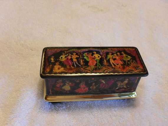 Russian music box заставка