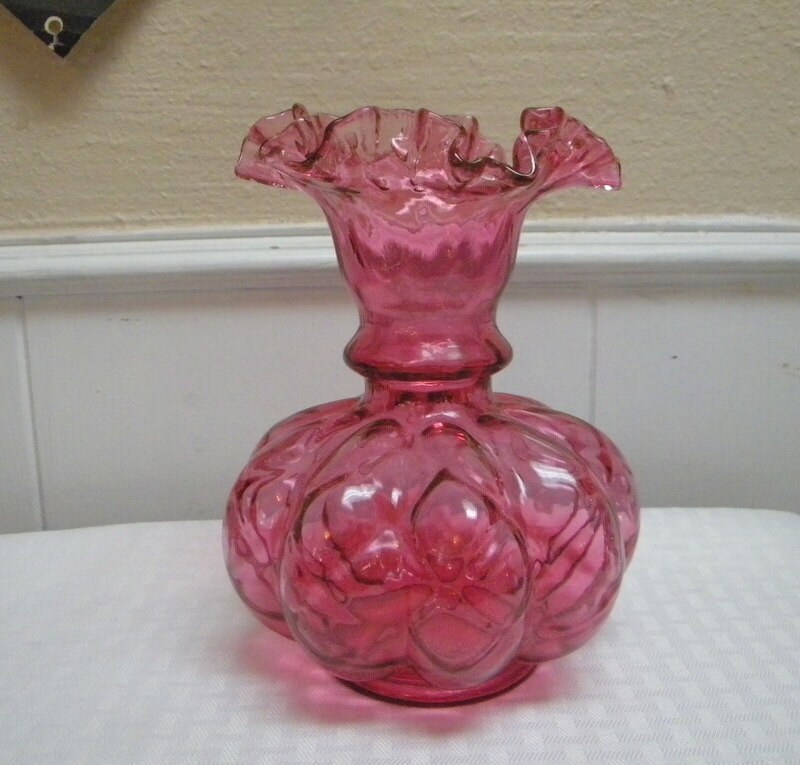 Fenton large diamond optic rib melon vase with double crimped