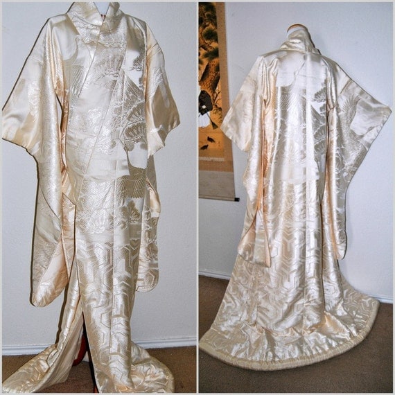 RESERVED Authentique Kimono de mariage Japonais Robe de mariee Kimono en soie Vintage Robe Manteau Mariage. ◅