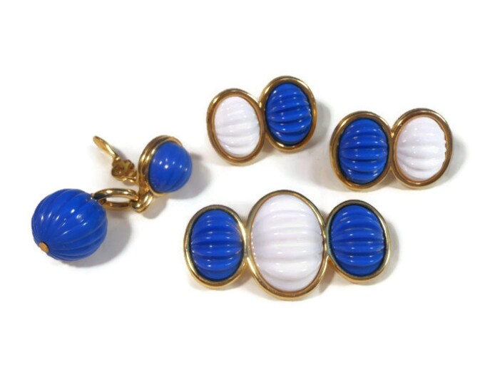 FREE SHIPPING Blue and white brooch and clip earrings - Monet 1960s ribbed cabs brooch and clip earrings domed with bonus.