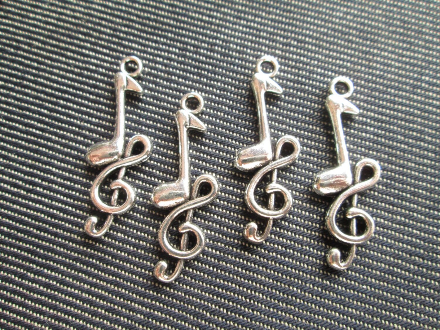 10 Silver Treble Clef Music Charms - CT - 0224 from ChokkoThings on ...