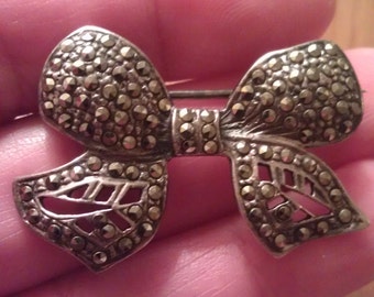 Beautiful Vintage Sterling Silver And Marcasite Bow Brooch