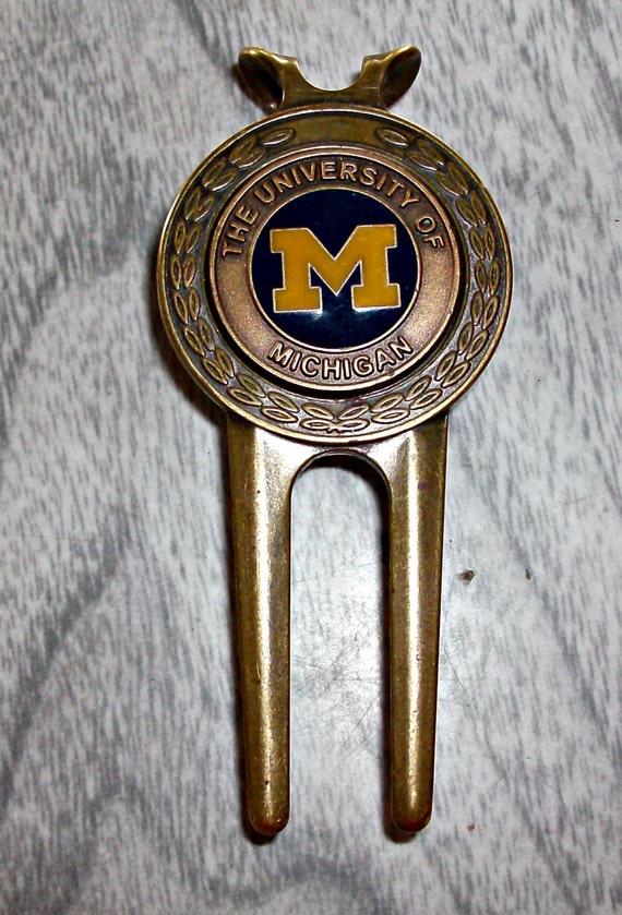 Vintage Golf Design Divot Repair Tool