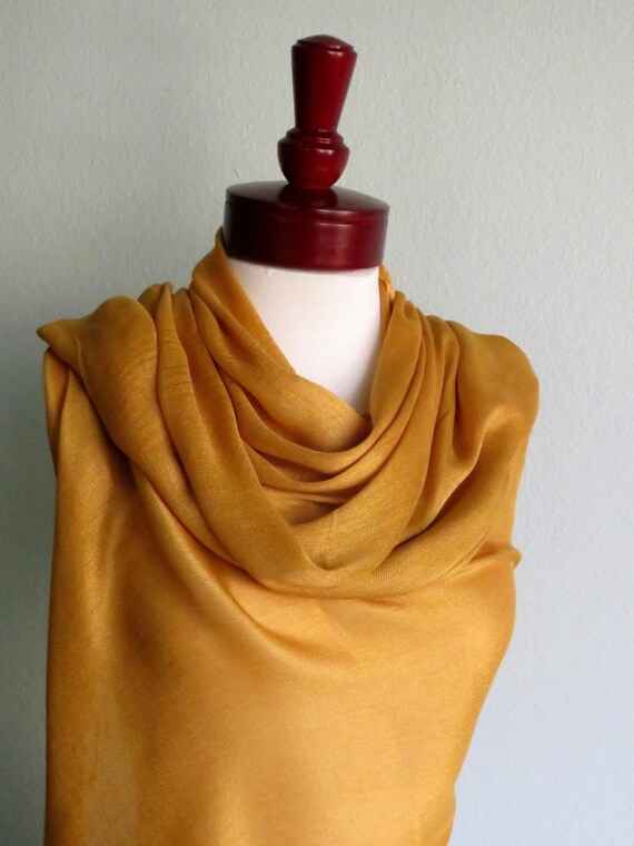 gold coloured shawls