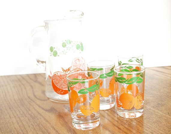 Vintage Chalet : Vintage Orange Juice Pitchers and Glasses.