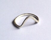 Triangle Ring - V Shape Ring - Hammered Texture - Minimal - Geometric - Sterling Silver - Recycled Eco Friendly Jewellery