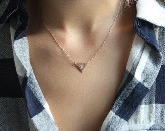 Dainty Gold Triangle Necklace / Minimal , Gold Geometric Necklace / Perfect Layering Necklace / 14K Gold Fill TRIANGLE Necklace