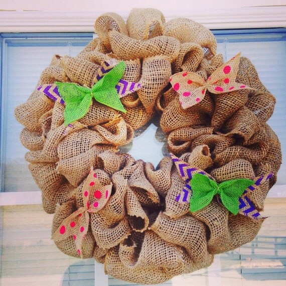 Items similar to 12" Burlap Wreath w/accents on Etsy