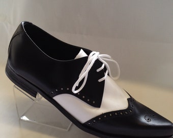 Bugsy Brogue Winklepicker Shoe in Black/White Leather