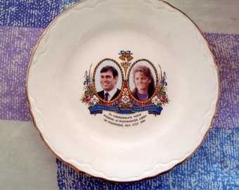 Vintage 1986 Prince Andrew & Sarah Ferguson Commemorative Wedding Plate 7 3/8"