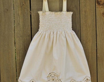 Vintage Flowergirl Dess, Crocheted rose in natural cotton, Crocheted hemline, size 9m,12,18m,2t, 3t, 4t