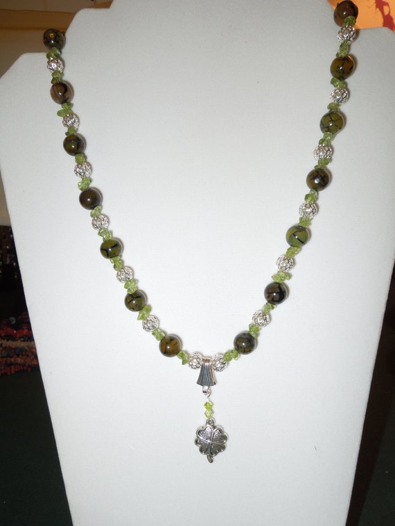 Green Crystal & Agate Clover Dangle Necklace Item 1129