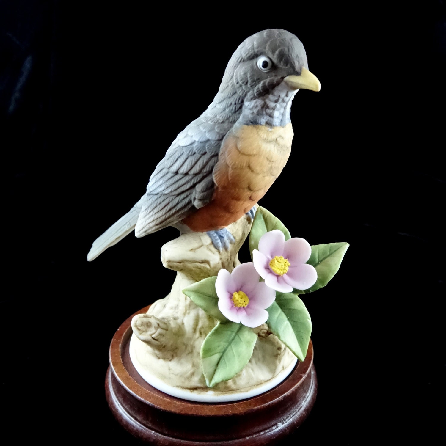 red robin bird figurine