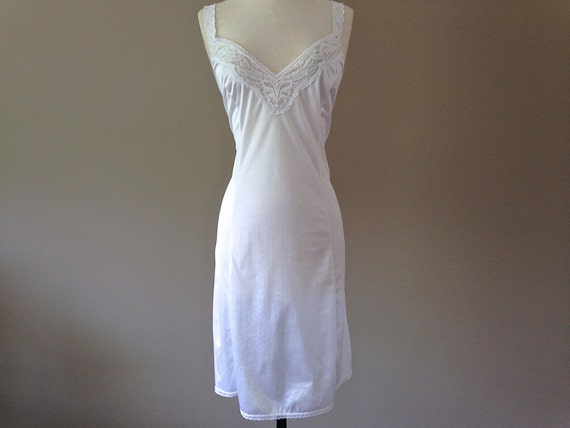 40 / Full Slip / Dress / White Nylon & Lace / By Vanity Fair