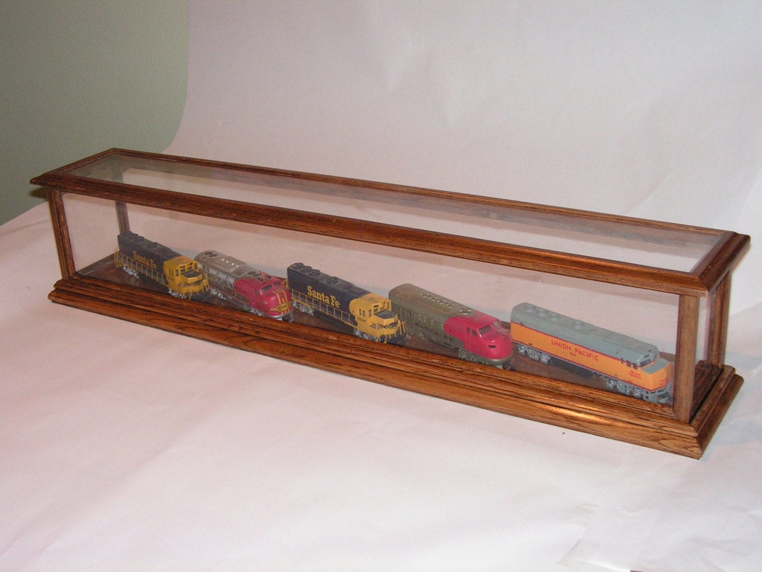 TRAIN DISPLAY CASE display your prized engines & boxcars