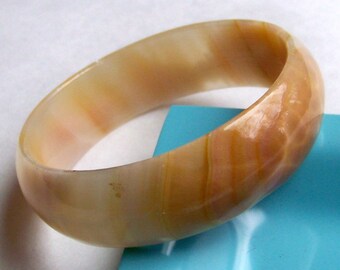 SJK VINTAGE -- Cafe au Lait Onyx Stone Bangle Bracelet (1970's)