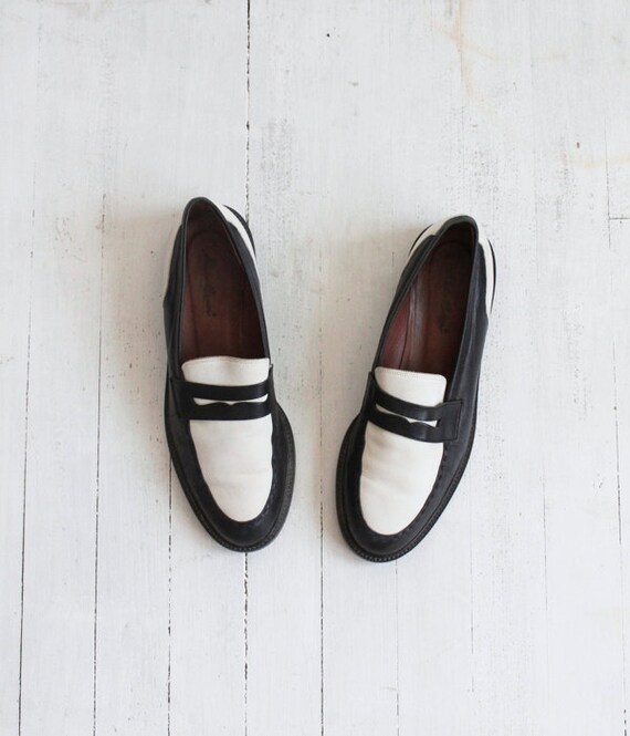 Vintage 90s Black White Leather Penny Loafers women's
