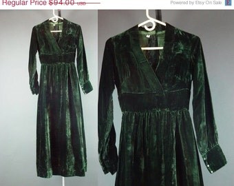 BOTANY ~ DIVINE RARE EARLY 1970S LACE TRIMMED GREEN VELVET MAXI DRESS