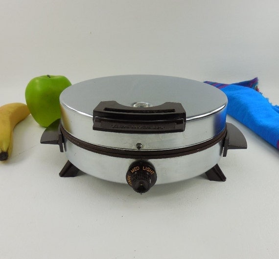 Chrome Toastmaster W252E Electric Waffle Maker Baker