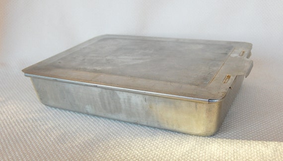 Vintage Mirro 13 X 9 Cake Pan with Slider Lid Model 5488M