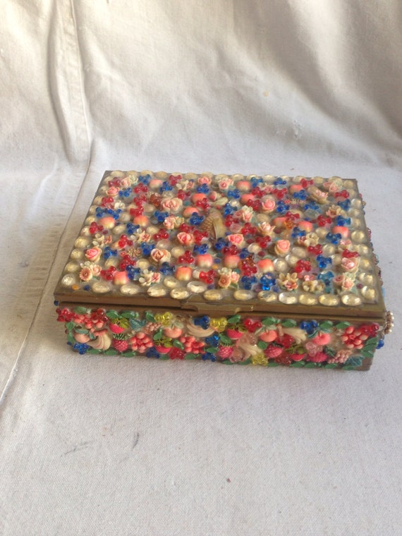 Vintage kitsch jewelry box / hand made trinket box by yosalvovendo