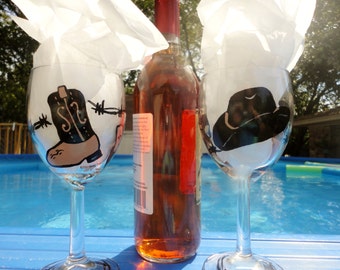 Western , Painted Wine Glasses, Wine Gift, Western Decor , Wine Glasses, Gift for Adults , Boots , Spurs , Hat , Hand Painted Wine Glasses