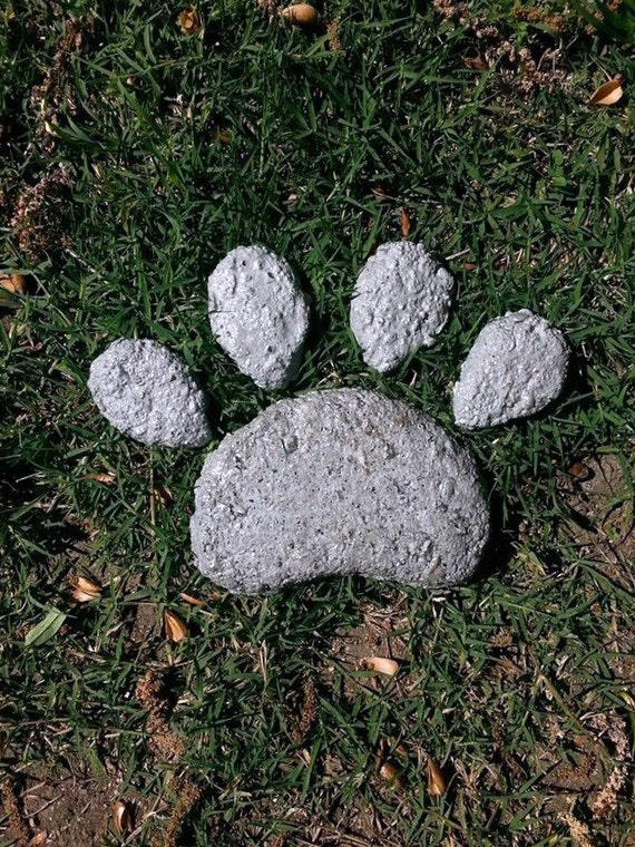Items similar to Paw Print Stepping Stone, Pet Memorial, Dog Paw