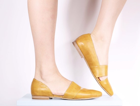 mustard pointed flats