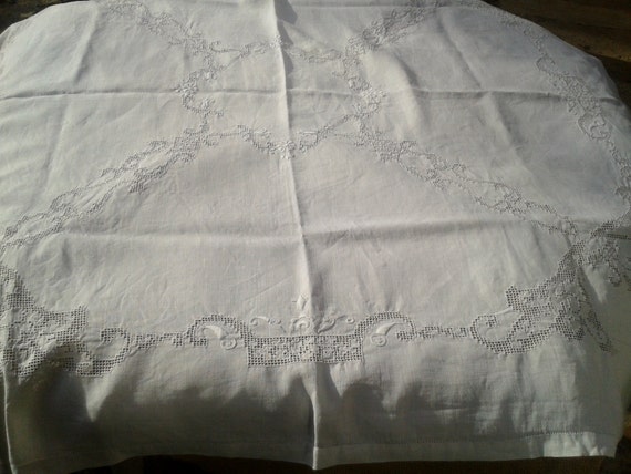 Antique 1900 's Handmade French Linen Tablecloth Matching 10 Napkins Set - Wreath Embroidery - Cut Work - Heavy Worked - White - 4/6 persons