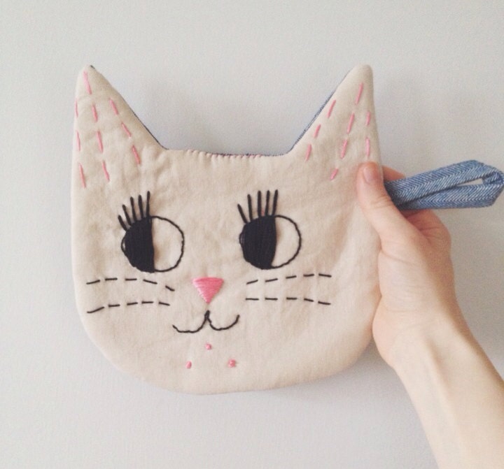 Le Chat : Handmade Embroidered Cat Pot-holder in Pendleton