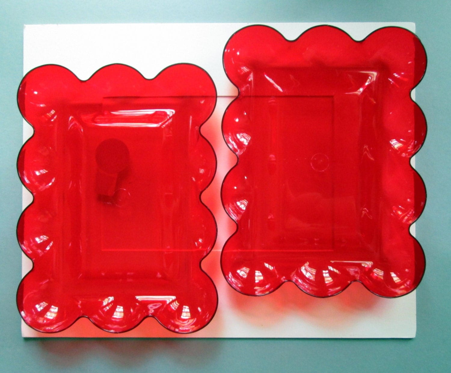 Decra Stone Red Midcentury Plastic Serving Trays