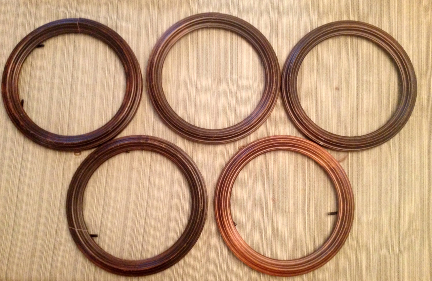 Wood Plate Frames by SANDJCRAFTSANDTHINGS on Etsy