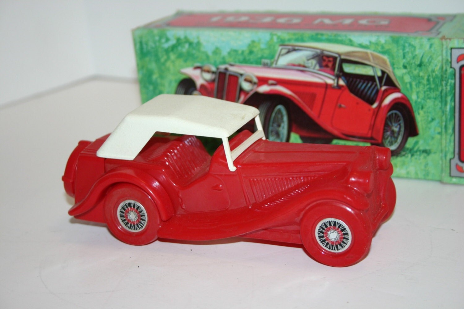 Vintage Avon 1936 MG glass cologne decanter car in original