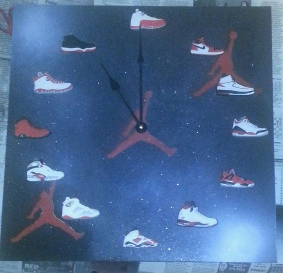 michael jordan mini shoe clock