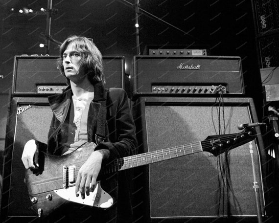 Eric Clapton Playing His Gibson Guitar with Marshall amplifier