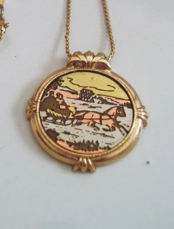 Vintage 1982 Avon Country Christmas Necklace..Vintage Avon
