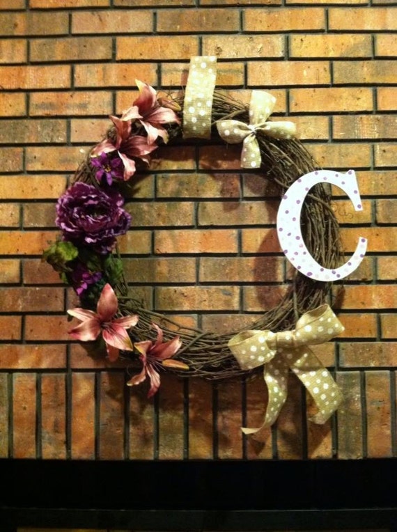 Custom 20" Spring Grapevine Wreath With Monogram (1)