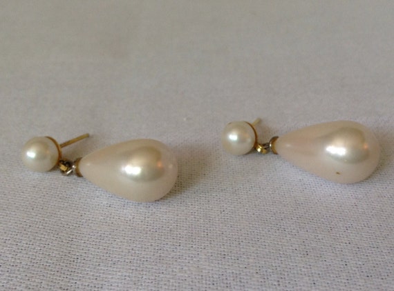 Drop Pearl Earrings Costume Jewelry 1 Drop by FrancescasFavorites
