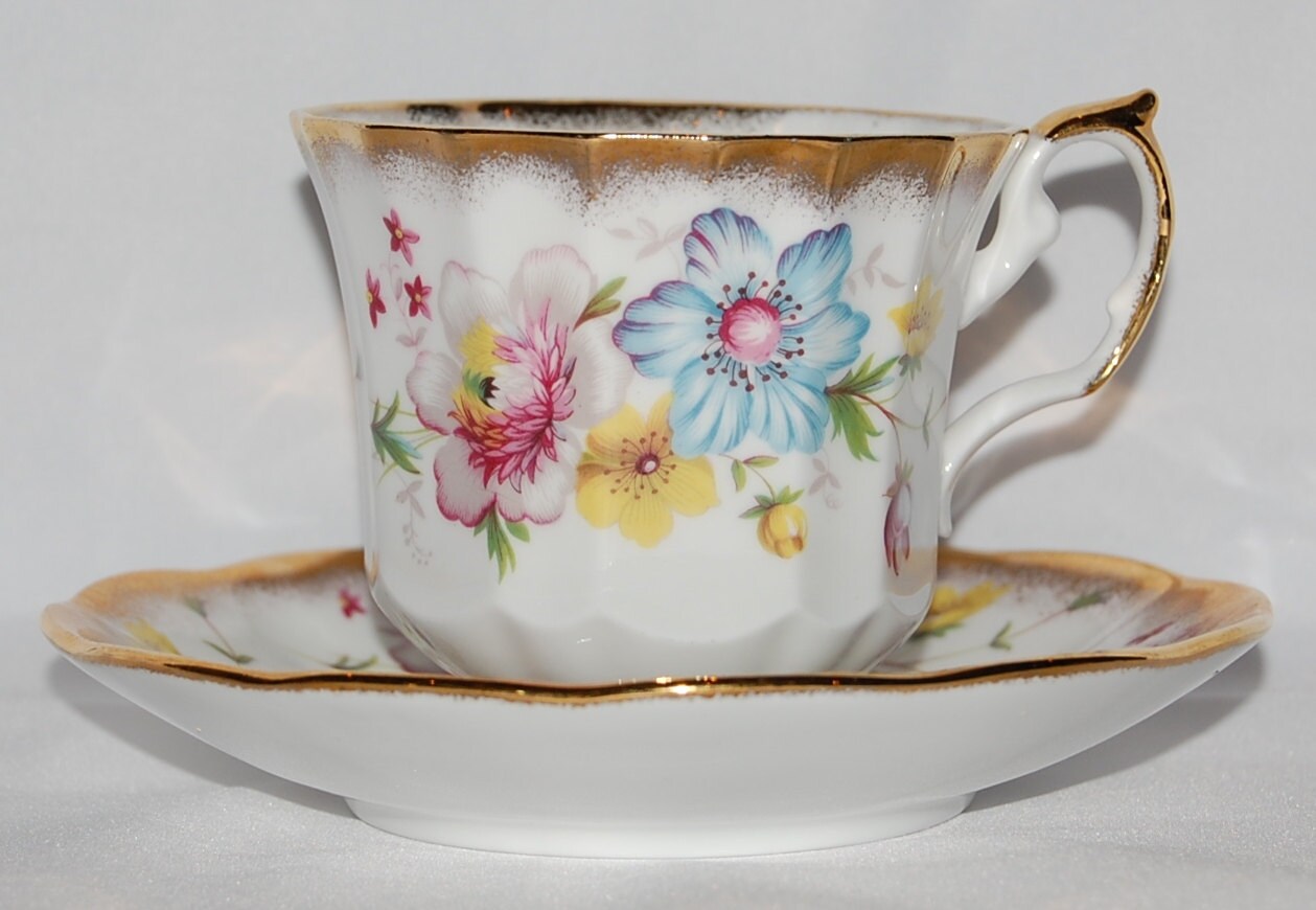 Elizabethan Fine Bone China Teacup and Saucer Made in